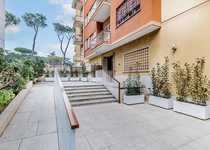 Retro Design Flat Near Vaticano Apartment